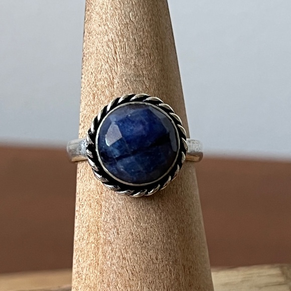 FACETED SAPPHIRE GEMSTONE RING STAMPED 925 SILVER PLATED SIZE 6.25 - Picture 10 of 10